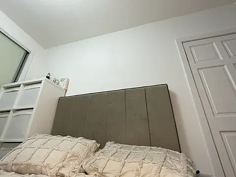 Playfulvixen25 online show from April 10, 2026, 2:06 am