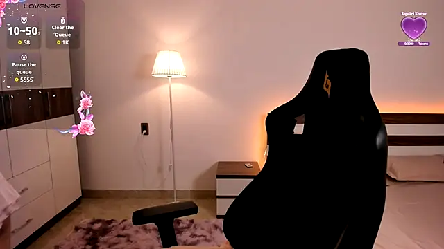 Snapshot of AmyVilvet_ chatting on October 20, 2025, 7:47 pm AmyVilvet online show from October 20, 2025, 7:47 pm