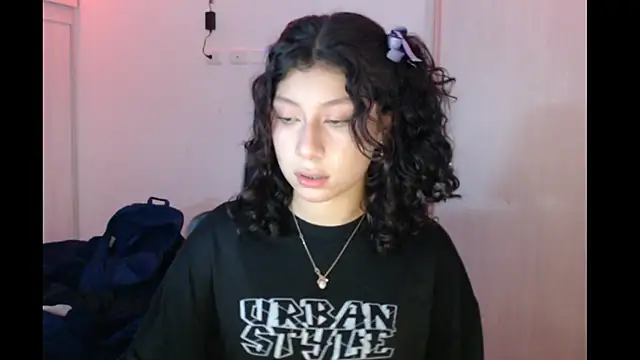 Ivonnybonn online show from November 18, 2025, 7:35 am