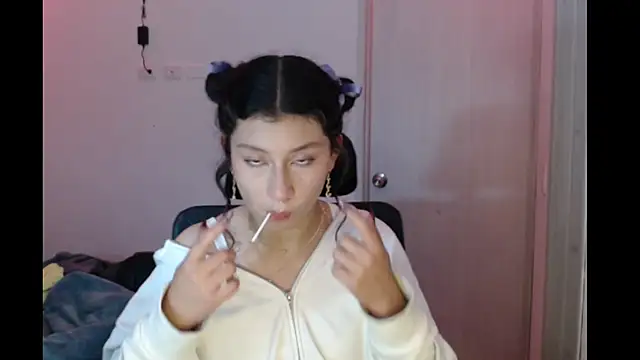 Ivonnybonn online show from November 26, 2025, 7:20 am