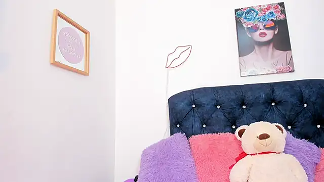 Snapshot of Kyvella_Myric chatting on November 5, 2025, 8:53 pm Kyvella Myric online show from November 5, 2025, 8:53 pm