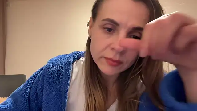 Snapshot of AnnieLove7722 chatting on October 16, 2025, 10:11 pm AnnieLove7722 online show from October 16, 2025, 10:11 pm