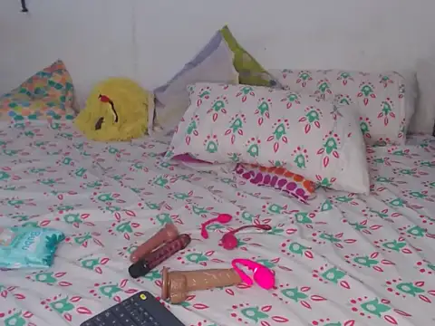 Snapshot of scarlett2310 chatting on October 8, 2025, 11:08 am scarlett2310 online show from October 8, 2025, 11:08 am