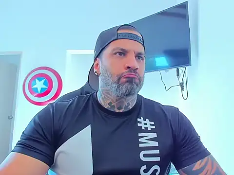 Snapshot of JoshRigby chatting on November 8, 2025, 8:07 pm JoshRigby online show from November 8, 2025, 8:07 pm