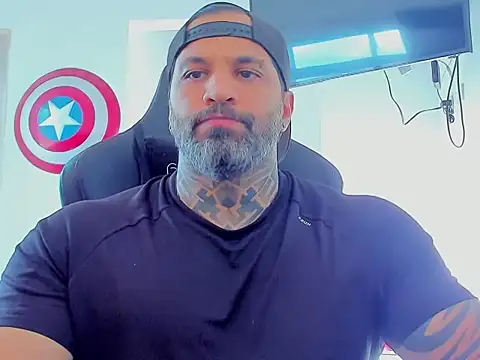 Snapshot of JoshRigby chatting on November 10, 2025, 9:14 pm JoshRigby online show from November 10, 2025, 9:14 pm