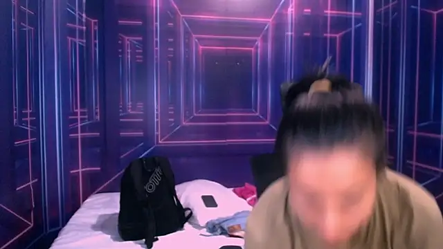 Charly and laura online show from October 30, 2025, 7:03 pm