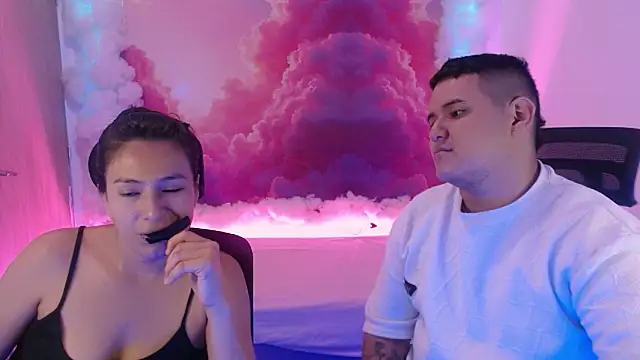 Charly and laura online show from November 4, 2025, 7:13 pm