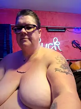 Snapshot of violentviolet68 chatting on May 12, 2026, 11:35 pm violentviolet68 online show from May 12, 2026, 11:35 pm