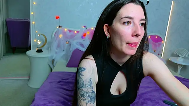 Curious Lily online show from October 28, 2025, 1:09 am