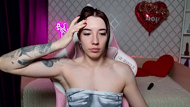 Curious Lily online show from March 19, 2026, 12:47 am