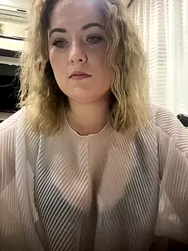 Snapshot of AliseShyness chatting on October 6, 2025, 8:45 am AliseShyness online show from October 6, 2025, 8:45 am