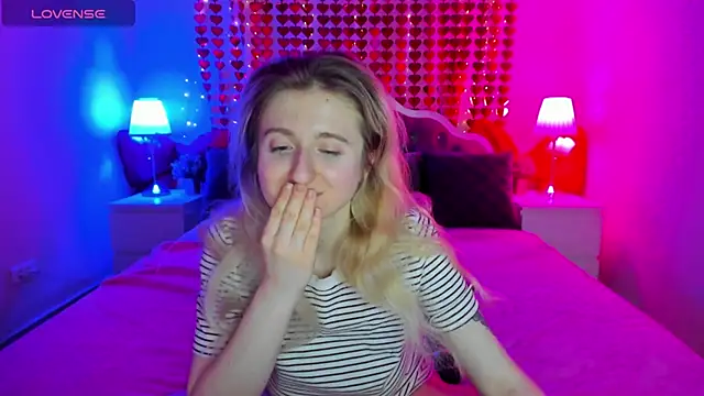 Snapshot of CamillaDreamer chatting on March 2, 2026, 7:32 pm CamillaDreamer online show from March 2, 2026, 7:32 pm