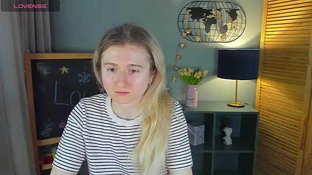 Snapshot of CamillaDreamer chatting on March 8, 2026, 12:52 am CamillaDreamer online show from March 8, 2026, 12:52 am