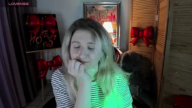 Snapshot of CamillaDreamer chatting on March 8, 2026, 6:23 pm CamillaDreamer online show from March 8, 2026, 6:23 pm