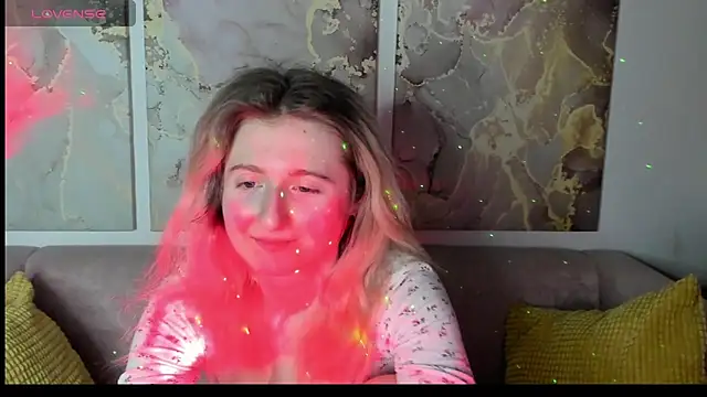 Snapshot of CamillaDreamer chatting on March 16, 2026, 7:18 pm CamillaDreamer online show from March 16, 2026, 7:18 pm