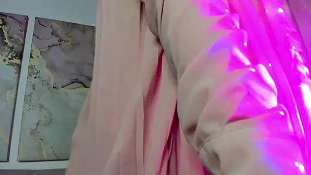 Snapshot of CamillaDreamer chatting on March 17, 2026, 4:43 pm CamillaDreamer online show from March 17, 2026, 4:43 pm