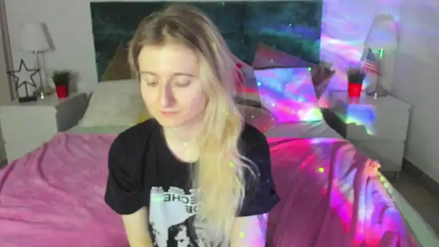 Snapshot of CamillaDreamer chatting on March 21, 2026, 7:39 pm CamillaDreamer online show from March 21, 2026, 7:39 pm