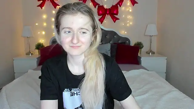 Snapshot of CamillaDreamer chatting on March 24, 2026, 5:51 pm CamillaDreamer online show from March 24, 2026, 5:51 pm