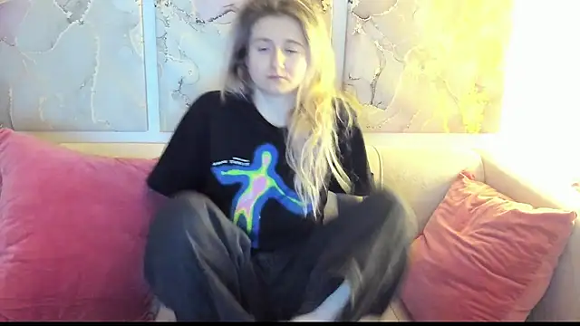 Snapshot of CamillaDreamer chatting on March 26, 2026, 7:41 pm CamillaDreamer online show from March 26, 2026, 7:41 pm