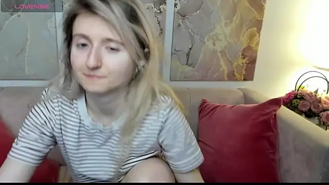 Snapshot of CamillaDreamer chatting on March 29, 2026, 11:05 pm CamillaDreamer online show from March 29, 2026, 11:05 pm