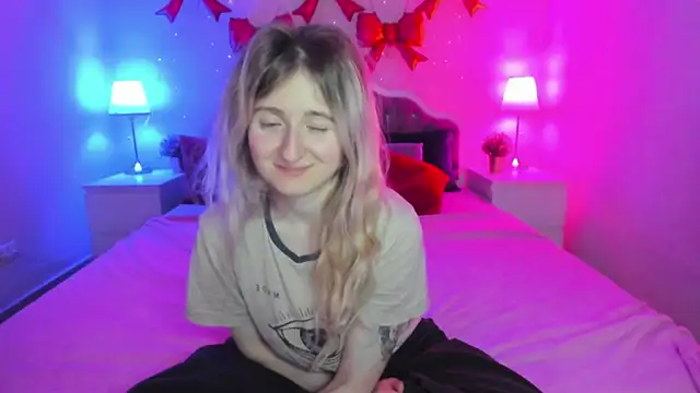 Snapshot of CamillaDreamer chatting on April 1, 2026, 10:29 pm CamillaDreamer online show from April 1, 2026, 10:29 pm