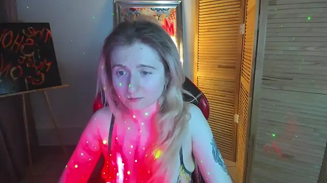 Snapshot of CamillaDreamer chatting on April 2, 2026, 4:04 pm CamillaDreamer online show from April 2, 2026, 4:04 pm