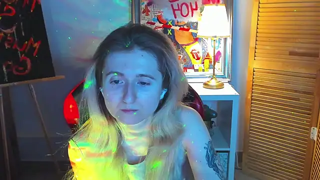 Snapshot of CamillaDreamer chatting on April 7, 2026, 7:14 pm CamillaDreamer online show from April 7, 2026, 7:14 pm