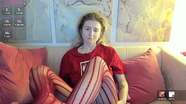 Snapshot of CamillaDreamer chatting on April 13, 2026, 1:11 am CamillaDreamer online show from April 13, 2026, 1:11 am