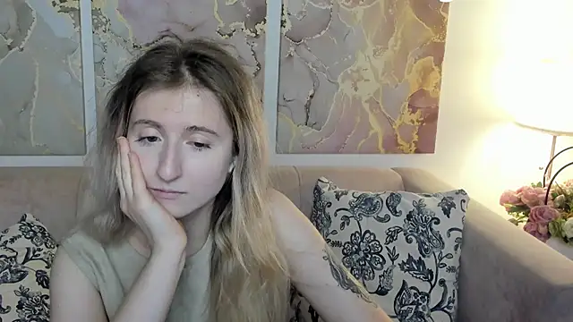 CamillaDreamer online show from May 19, 2026, 10:32 am