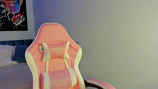 KarinaBroks online show from October 14, 2025, 8:37 am