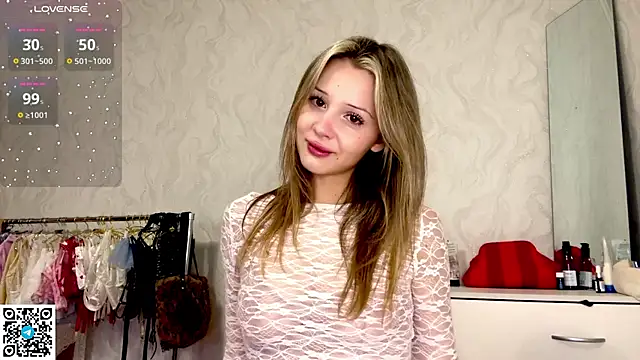 LindyEckland online show from October 15, 2025, 12:27 pm