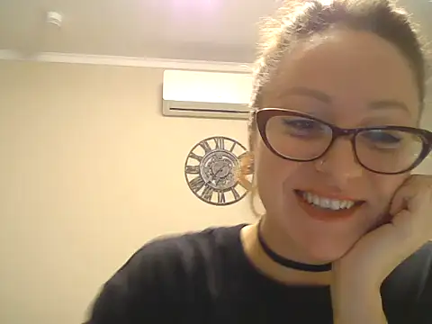 Snapshot of Sweet00Fox chatting on November 2, 2025, 5:26 pm Sweet00Fox online show from November 2, 2025, 5:26 pm