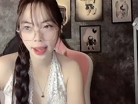 Snapshot of Ellie039 chatting on October 17, 2025, 2:48 am Ellie039 online show from October 17, 2025, 2:48 am