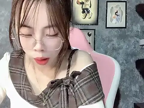 Snapshot of Ellie039 chatting on October 21, 2025, 4:19 pm Ellie039 online show from October 21, 2025, 4:19 pm