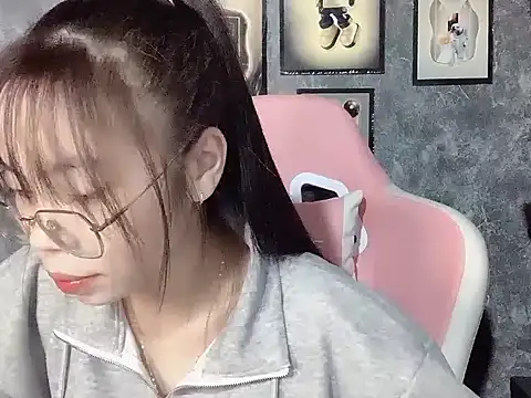 Snapshot of Ellie039 chatting on October 29, 2025, 4:53 pm Ellie039 online show from October 29, 2025, 4:53 pm