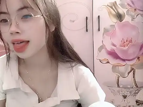 Snapshot of Ellie039 chatting on November 2, 2025, 10:34 pm Ellie039 online show from November 2, 2025, 10:34 pm