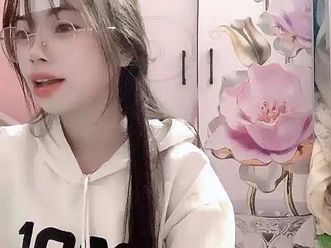 Snapshot of Ellie039 chatting on November 3, 2025, 10:10 pm Ellie039 online show from November 3, 2025, 10:10 pm