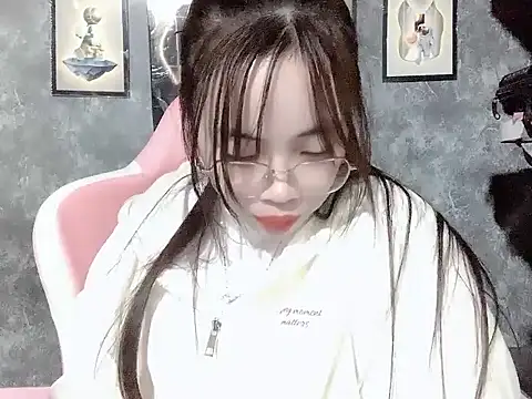 Snapshot of Ellie039 chatting on November 5, 2025, 5:24 pm Ellie039 online show from November 5, 2025, 5:24 pm