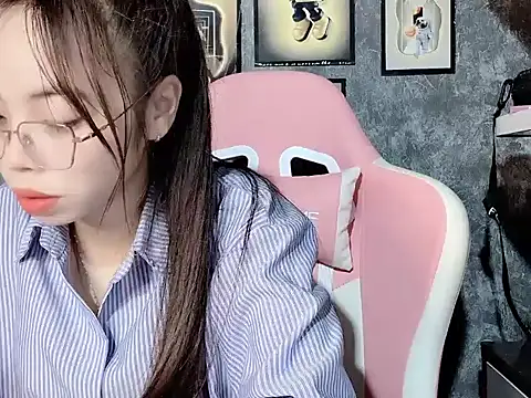 Snapshot of Ellie039 chatting on November 7, 2025, 5:24 pm Ellie039 online show from November 7, 2025, 5:24 pm