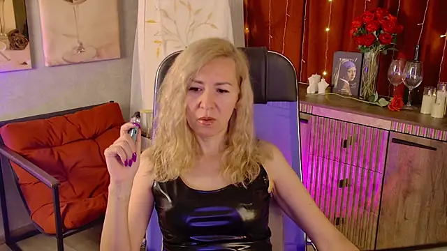DonnaSmitth online show from June 2, 2026, 6:43 pm