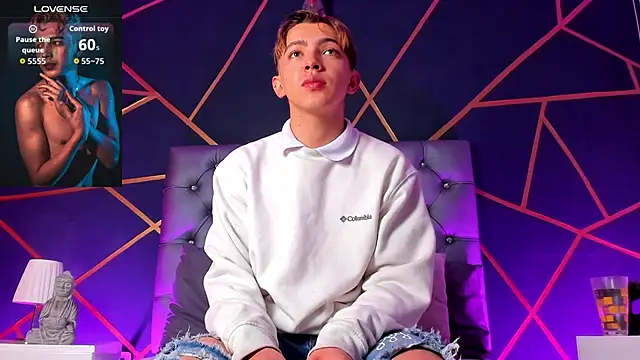 Lian Miller1  online show from April 17, 2026, 12:52 pm