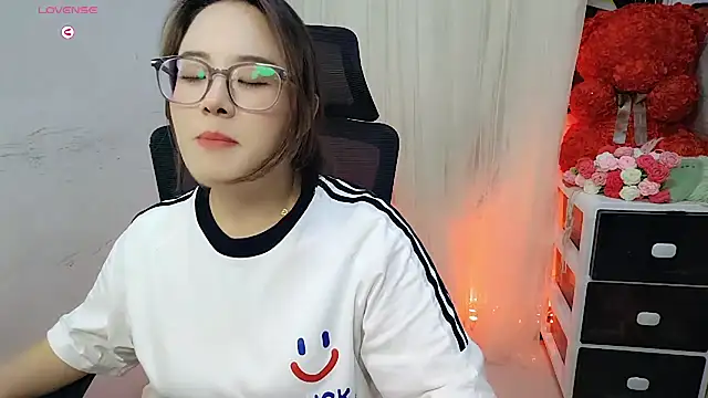 NEWONETO online show from October 15, 2025, 12:16 pm