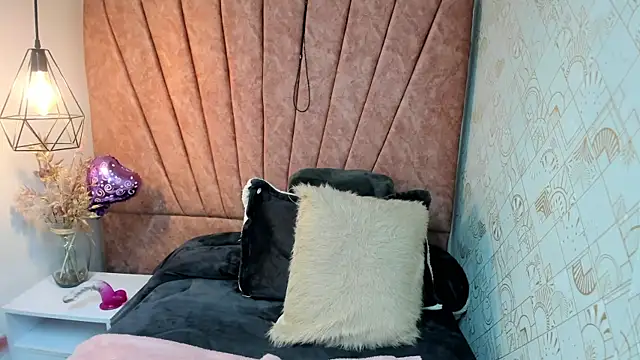 Issa Milf   online show from November 5, 2025, 1:22 pm