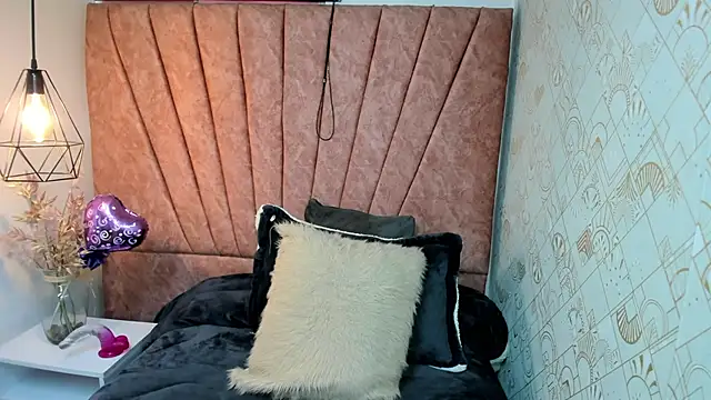 Issa Milf   online show from November 6, 2025, 1:01 pm