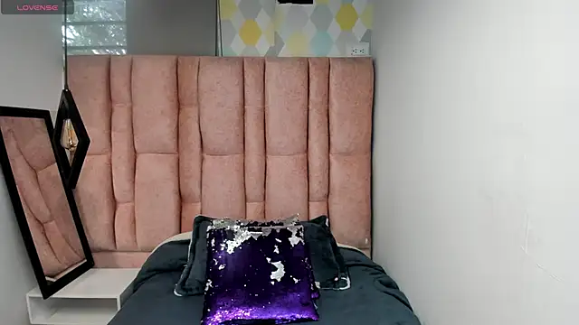 Issa Milf   online show from March 19, 2026, 1:15 pm