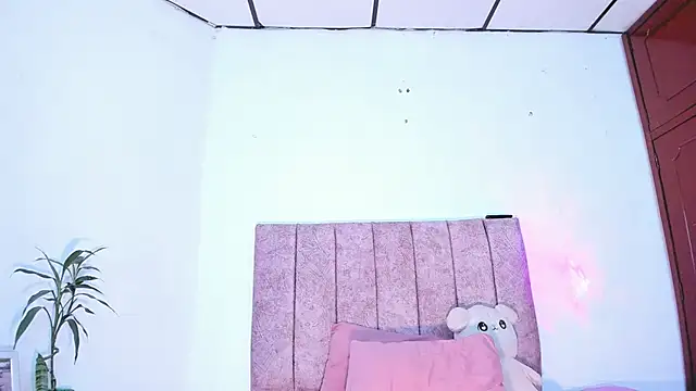 Mila 1wood online show from March 14, 2026, 1:38 pm