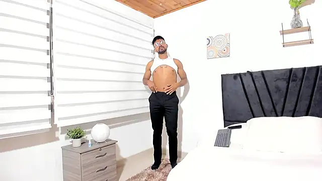 Snapshot of Taylormaccurdy_ chatting on October 1, 2025, 3:18 pm Taylormaccurdy online show from October 1, 2025, 3:18 pm