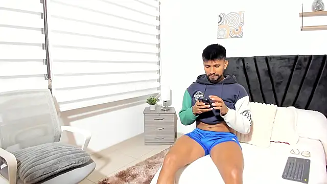 Snapshot of Taylormaccurdy_ chatting on October 7, 2025, 3:31 pm Taylormaccurdy online show from October 7, 2025, 3:31 pm