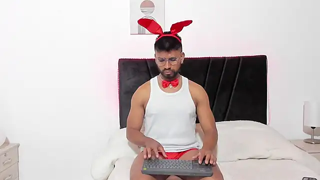 Snapshot of Taylormaccurdy_ chatting on October 31, 2025, 1:45 pm Taylormaccurdy online show from October 31, 2025, 1:45 pm