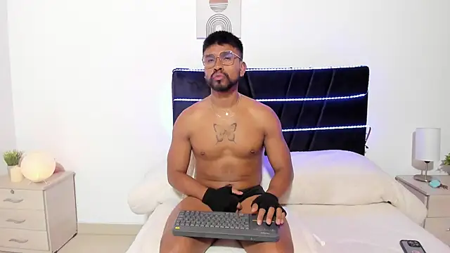 Snapshot of Taylormaccurdy_ chatting on November 6, 2025, 3:13 pm Taylormaccurdy online show from November 6, 2025, 3:13 pm